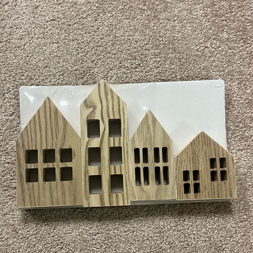 Target bullseye playground - 4pc wooden houses NEW